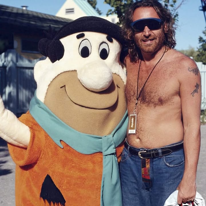 Peter Hook getting shirtless with Fred is perfect pre-going to church #rocknrollweirdness.